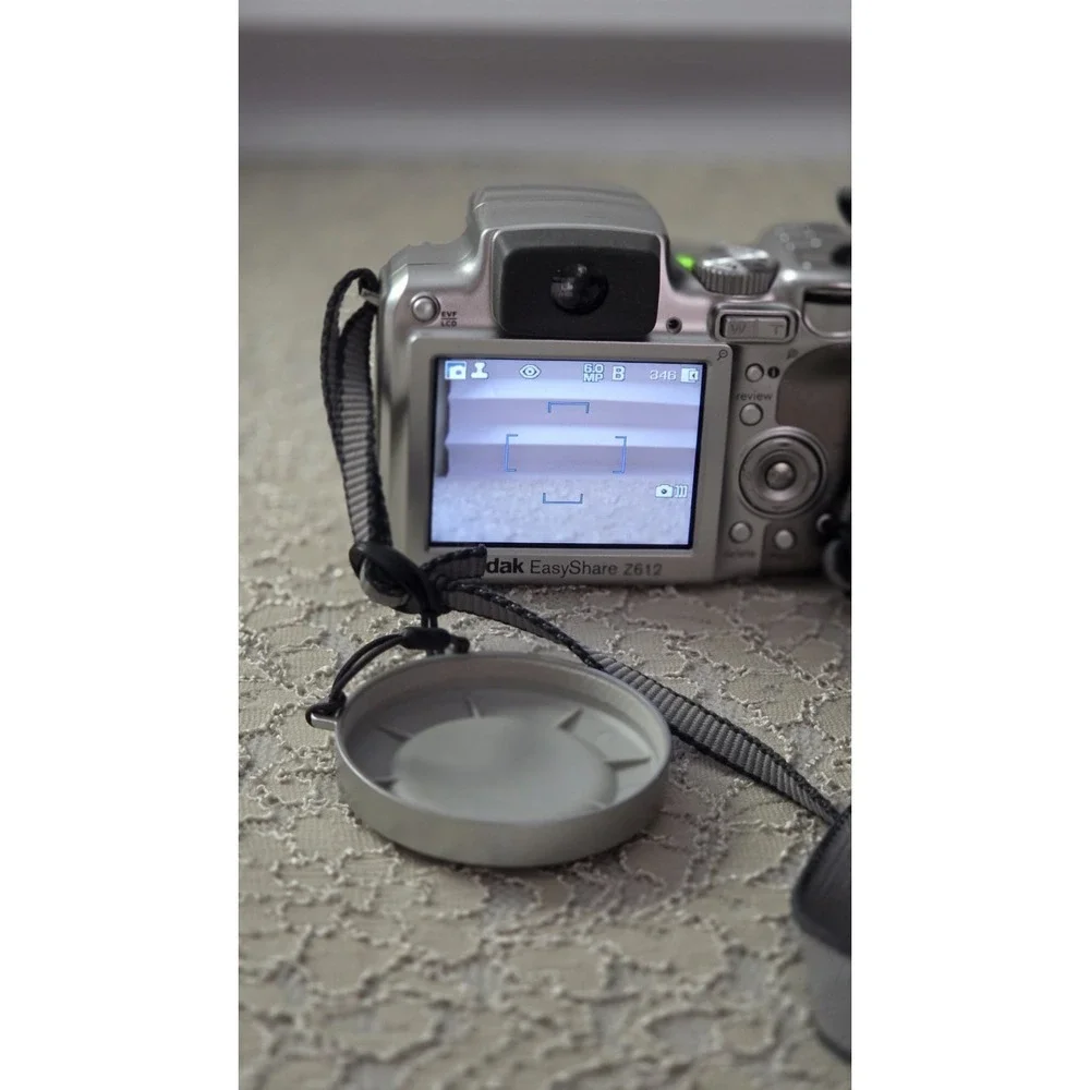 Kodak EasyShare Z612 Digital Camera 12X Zoom - Chargers & SD Card - Fully Tested